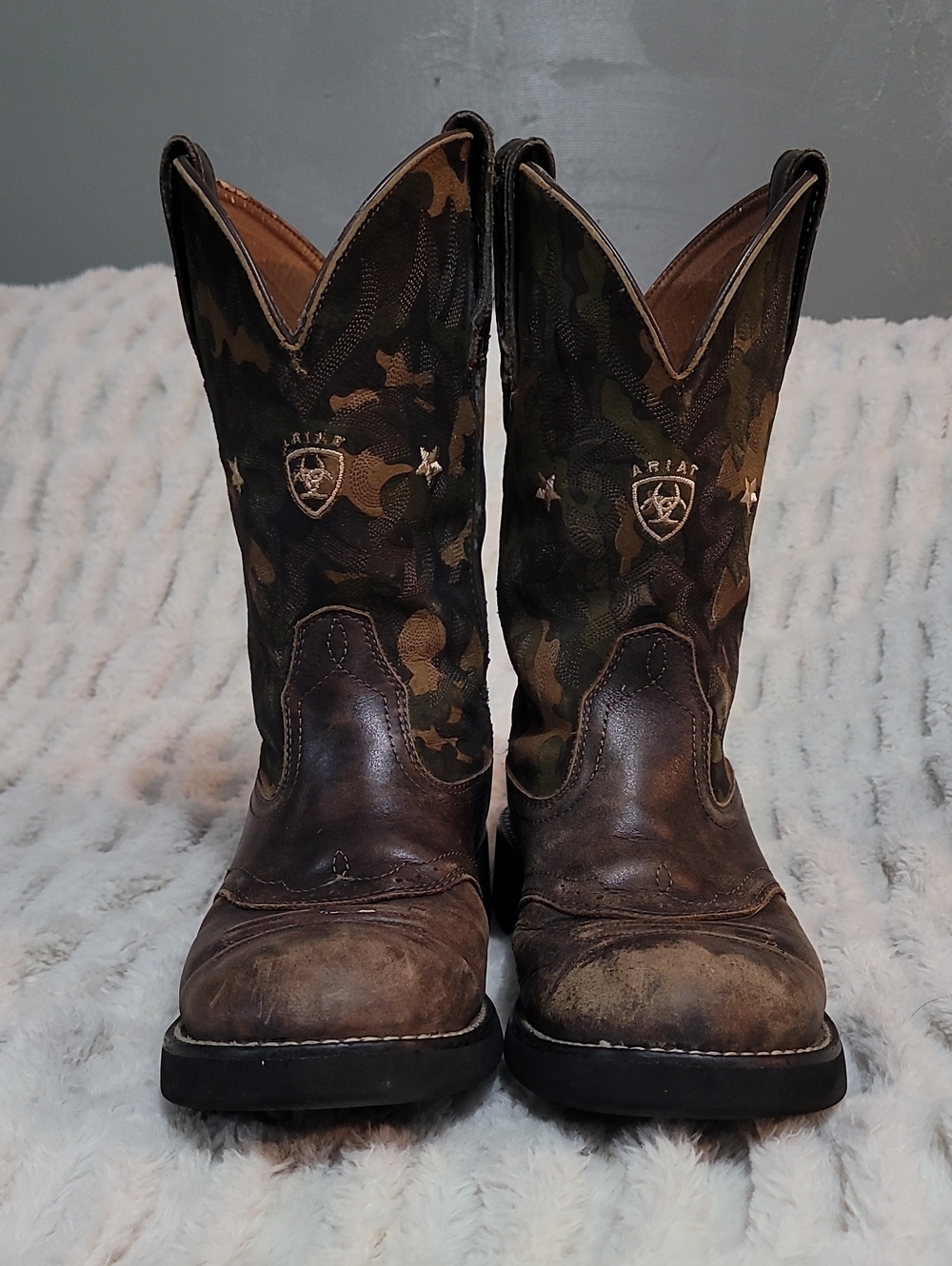 Women's ARIAT Camo Cowboy Boots..Super Cute And Comfy